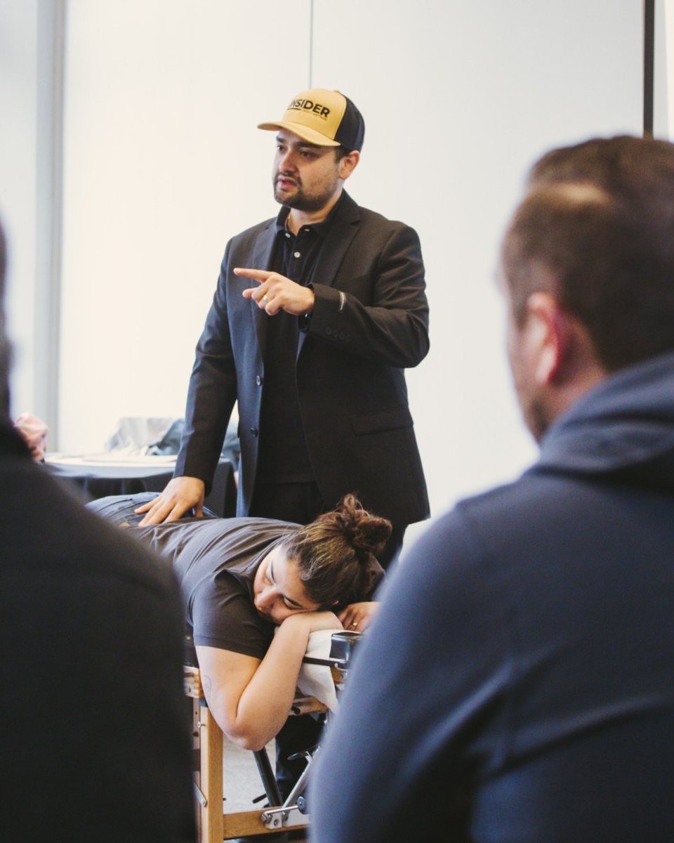 Dr. Joaquín Farías teaching Insider Chiro Method© at a seminar